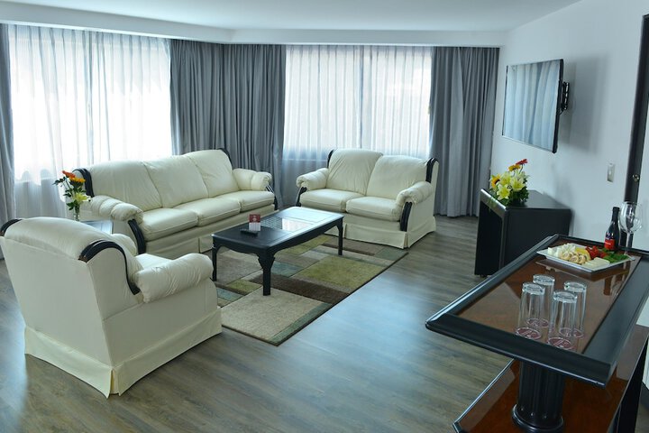 Room 13 of 221