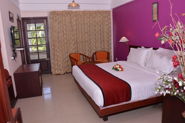 Room 4 of 33