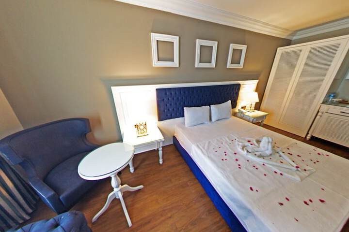 Room 14 of 65