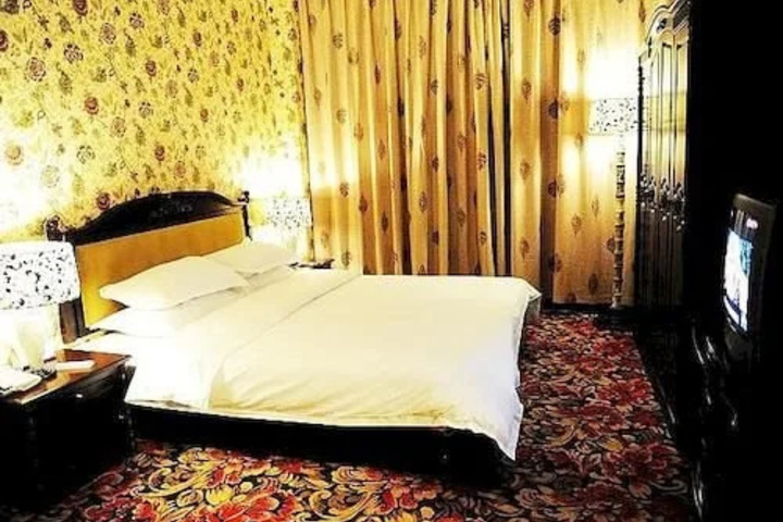 Room 10 of 19