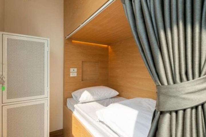 Room 27 of 32
