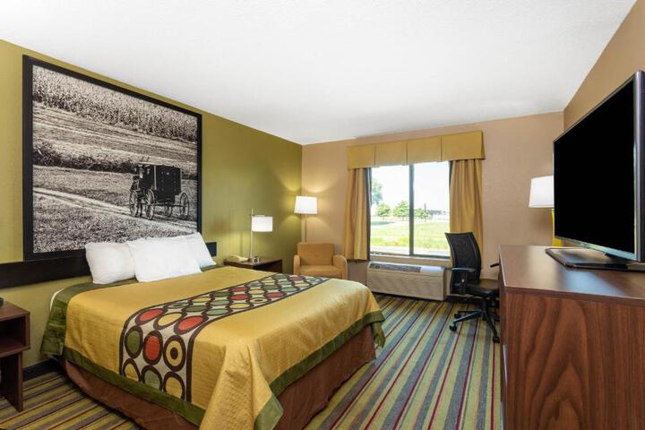 1 Queen Bed (7 of 13)