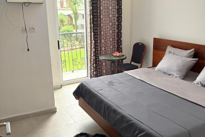 Room 16 of 40