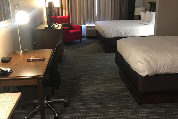 2 Queen Beds (12 of 19)