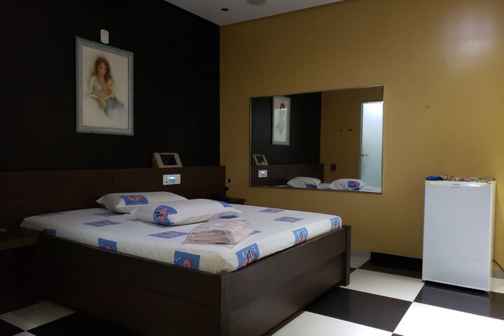Room 5 of 58