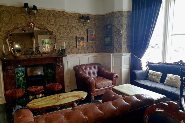 Lounge 57 of 59