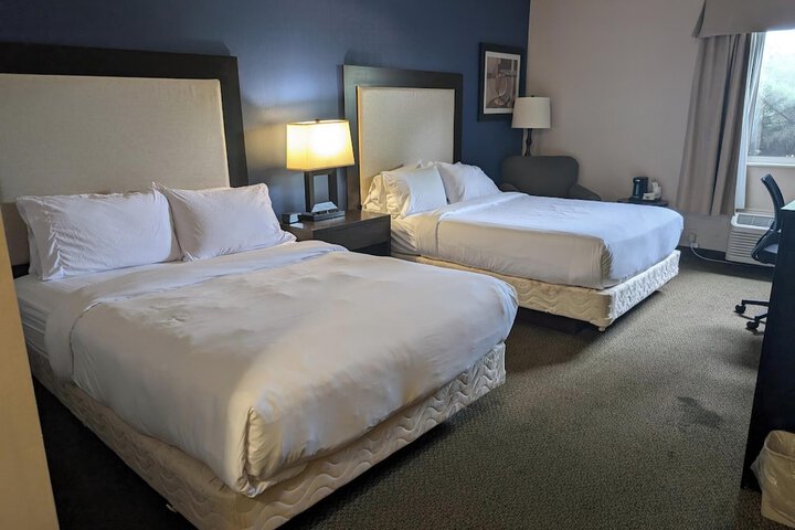 2 Queen Beds (7 of 7)