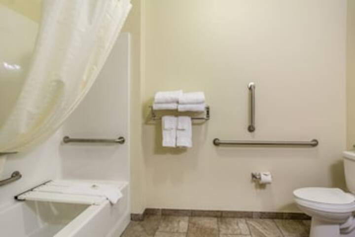 Room 76 of 108