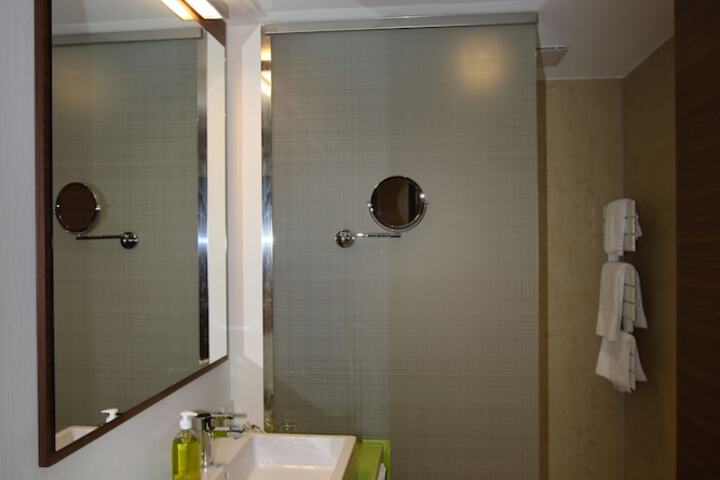 Room 22 of 48