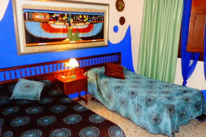 Room 2 of 10
