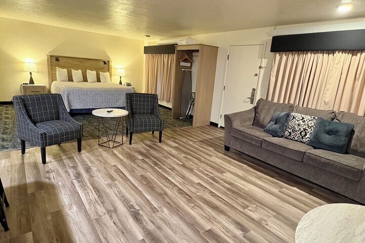 Room 13 of 38
