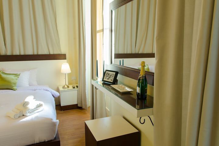 Room 4 of 34
