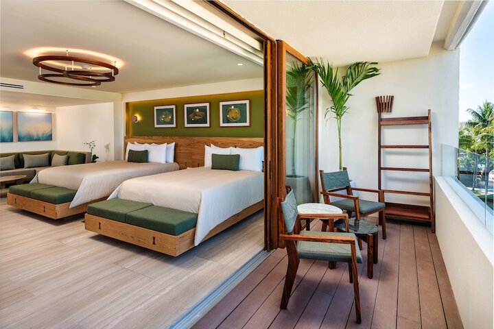 Room 44 of 192