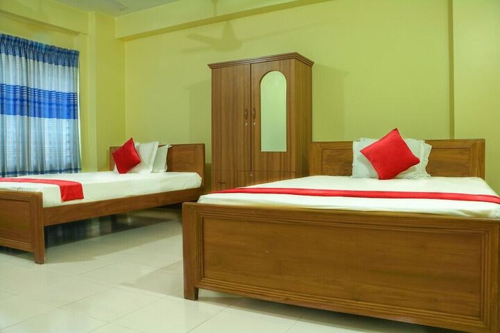 Room 4 of 12