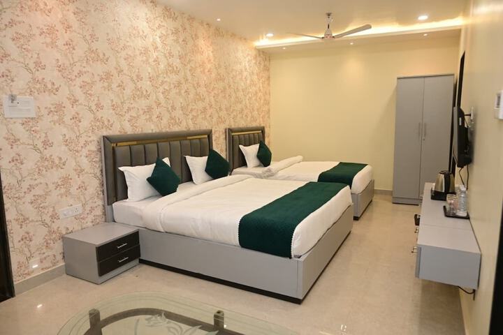 Room 3 of 11