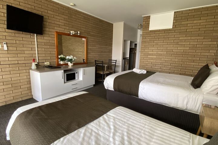 Room 35 of 81