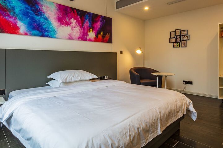 Room 8 of 31