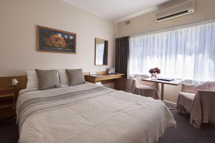 Room 4 of 64