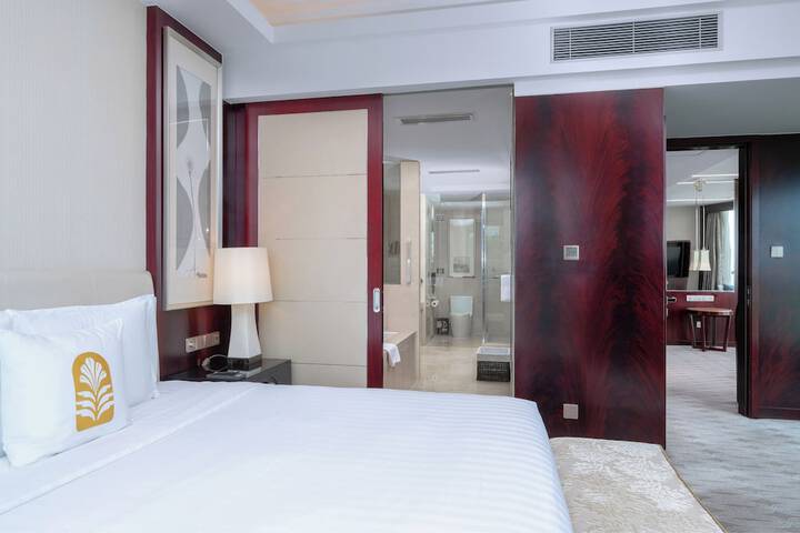 Room 33 of 251