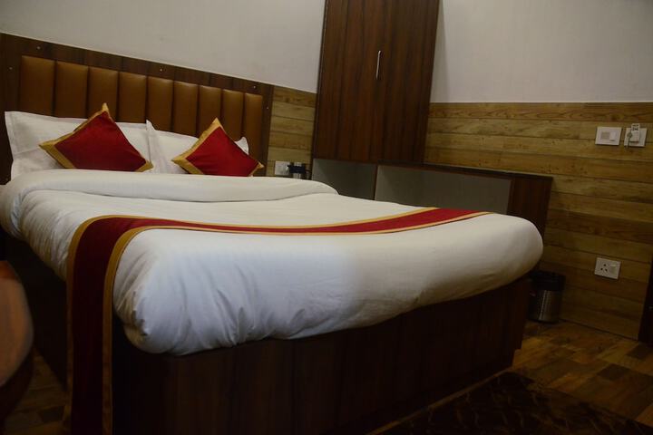 Room 7 of 40
