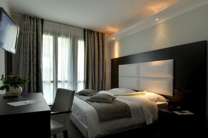 Room 3 of 49