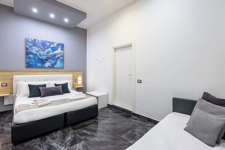 Room 3 of 78