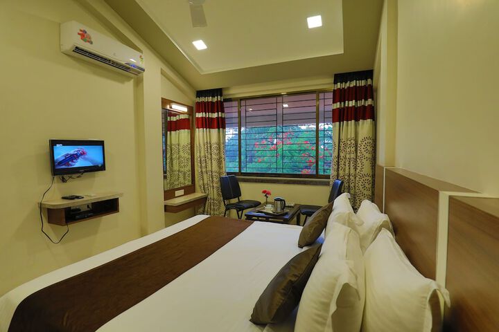 Room 10 of 18