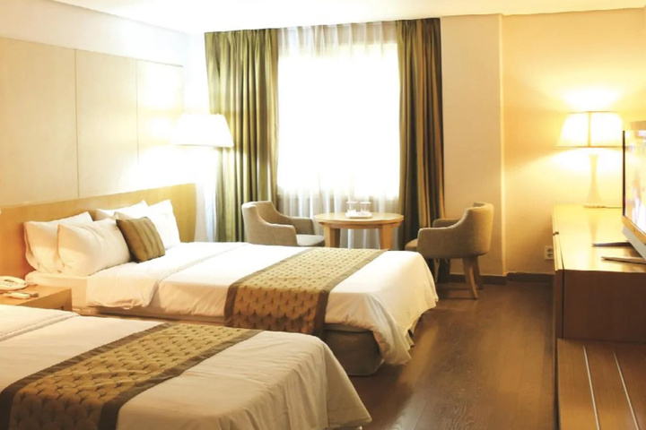 Room 4 of 16
