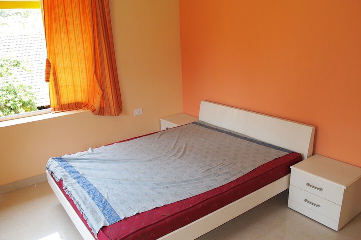 Room 4 of 37