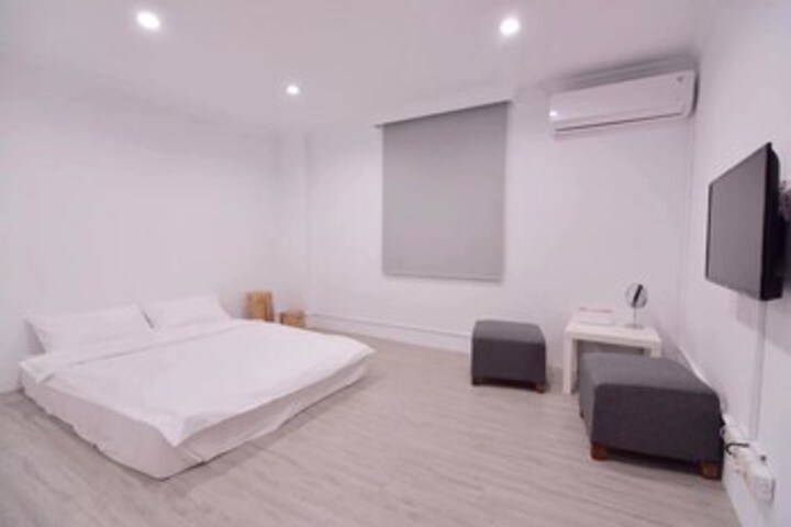 Room 20 of 28