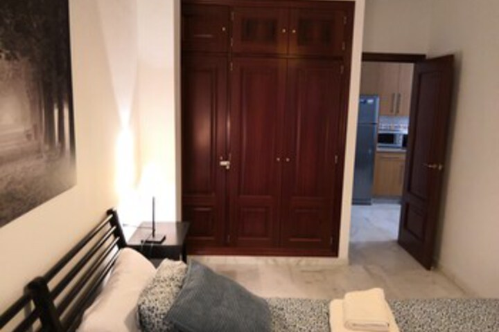 Room 4 of 8
