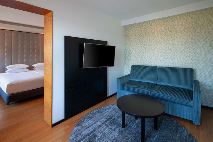 Room 37 of 167