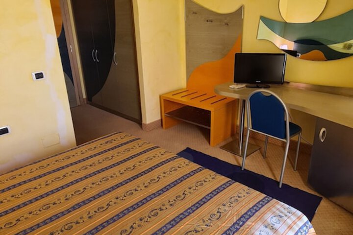 Room 15 of 44