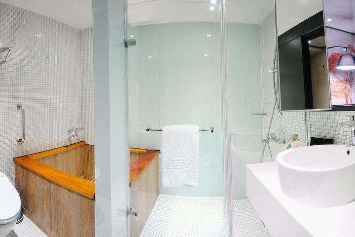 Room 9 of 92