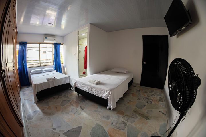 Room 17 of 38