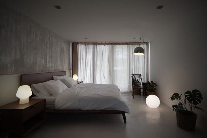 Room 26 of 47