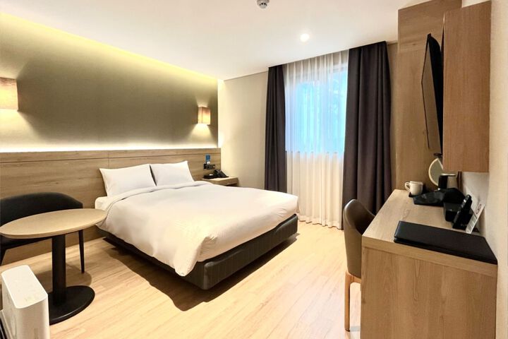 Room 27 of 144