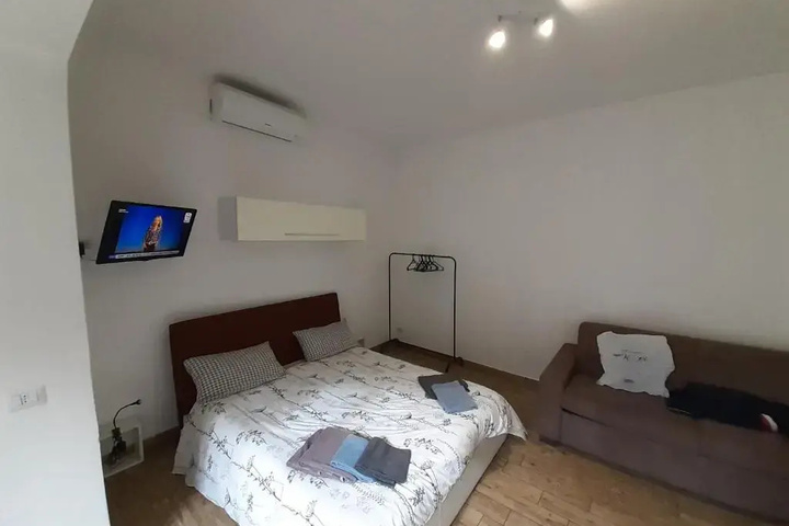Room 2 of 9