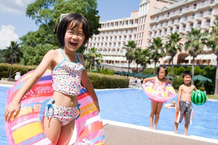 Hotel Pool
