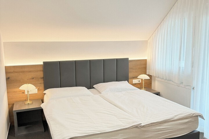 Room 4 of 70