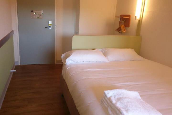 Room 5 of 34