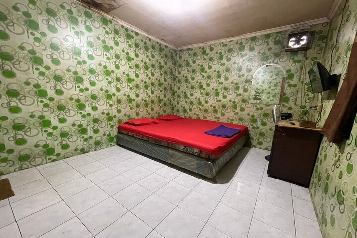 Room 4 of 10