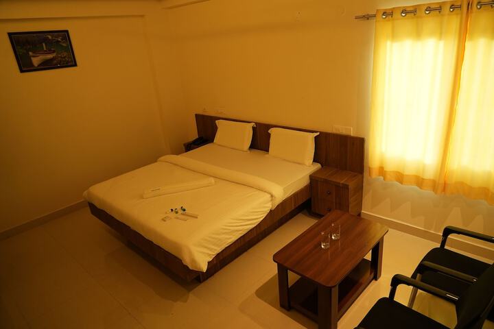 Room 13 of 27
