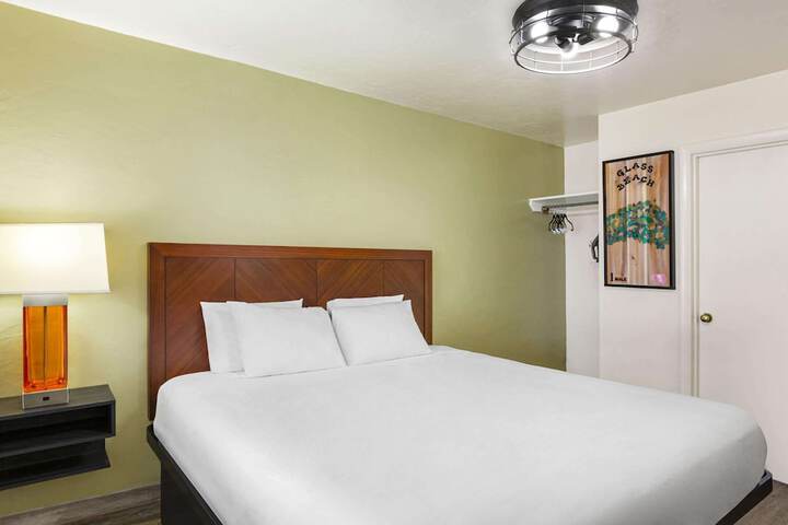 1 King Bed with Continental Breakfast (11 of 13)