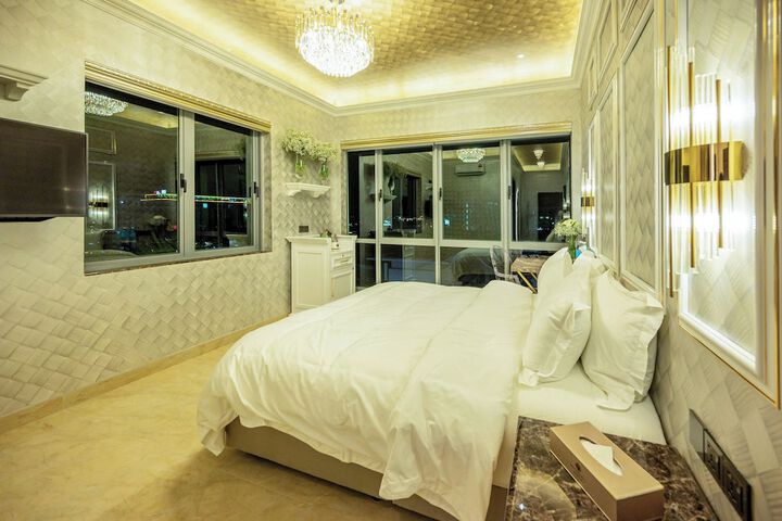 Room 4 of 285