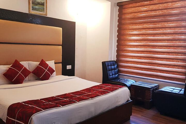 Room 10 of 30