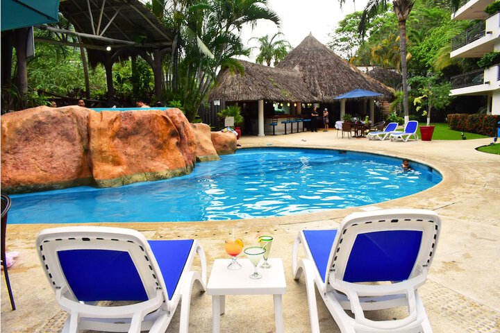 Pool 43 of 60