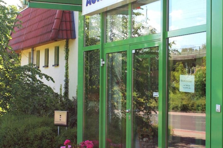 Hotel Entry