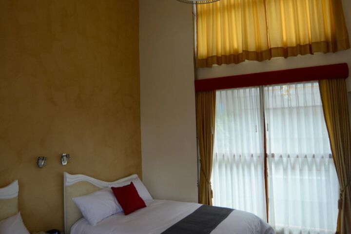 Room 11 of 46