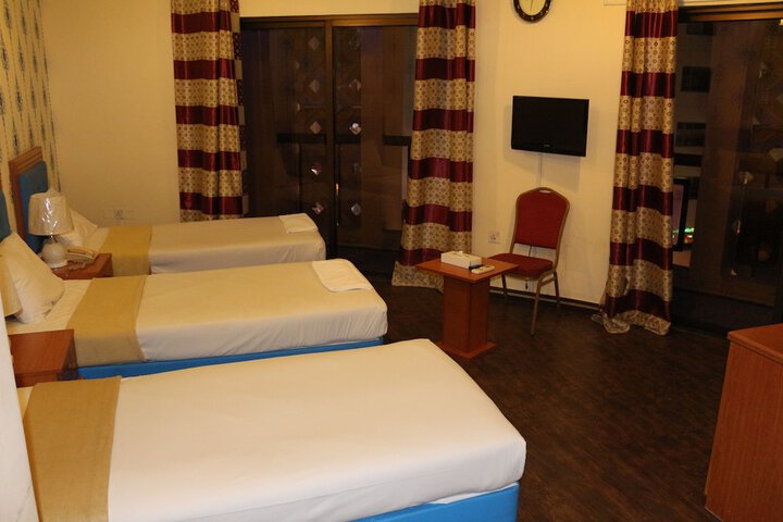Room 12 of 16